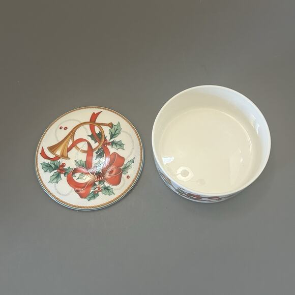 Mikasa Jubilation Trinket Candy Dish Christmas Holly French Horn Bow Korea VTG - Picture 2 of 5